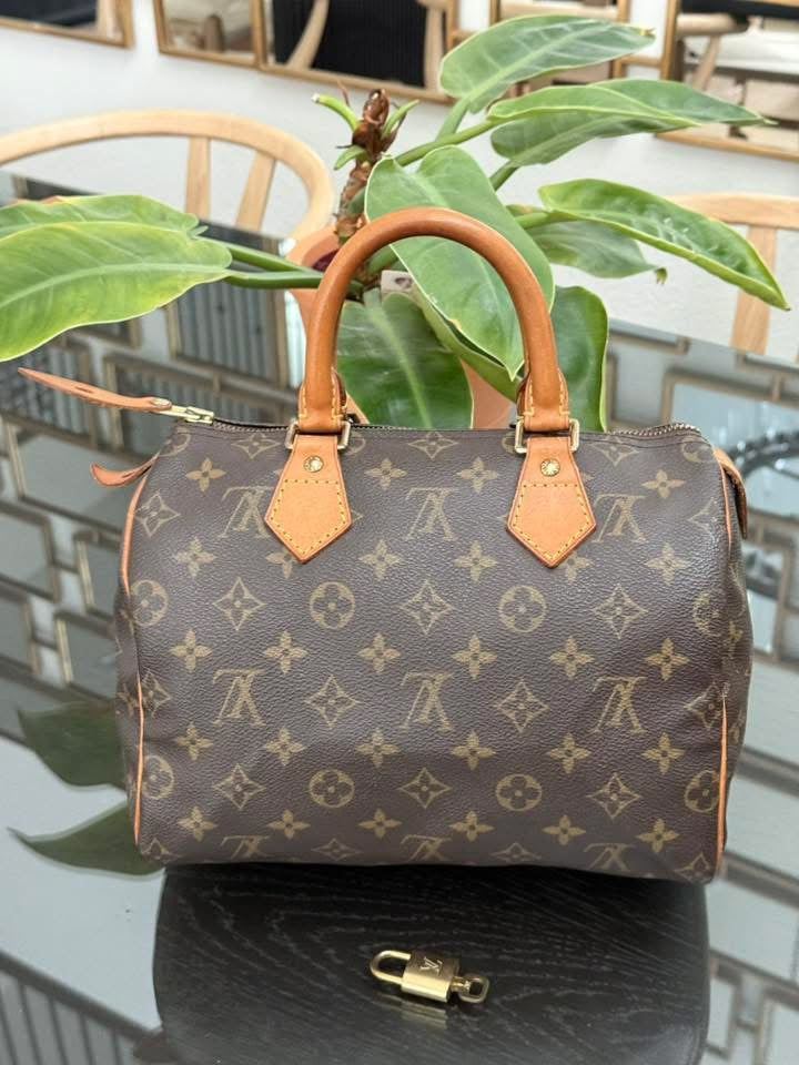 Speedy 25 in Monogram with Lock 🔐 and Key -🗓️ Year: 2000