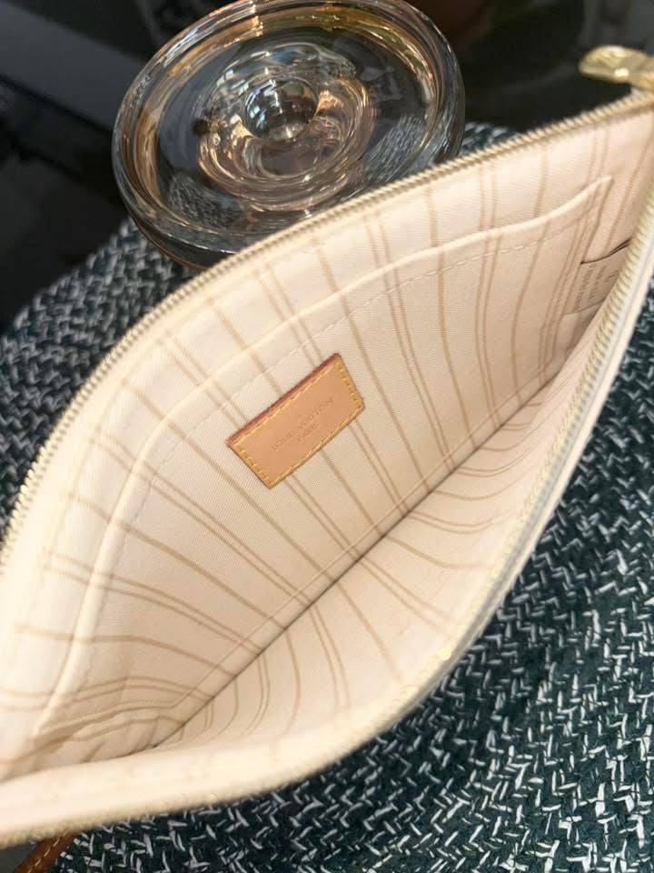 Neverfull MM/GM Pouch in Azur 🗓️ Year: 2014