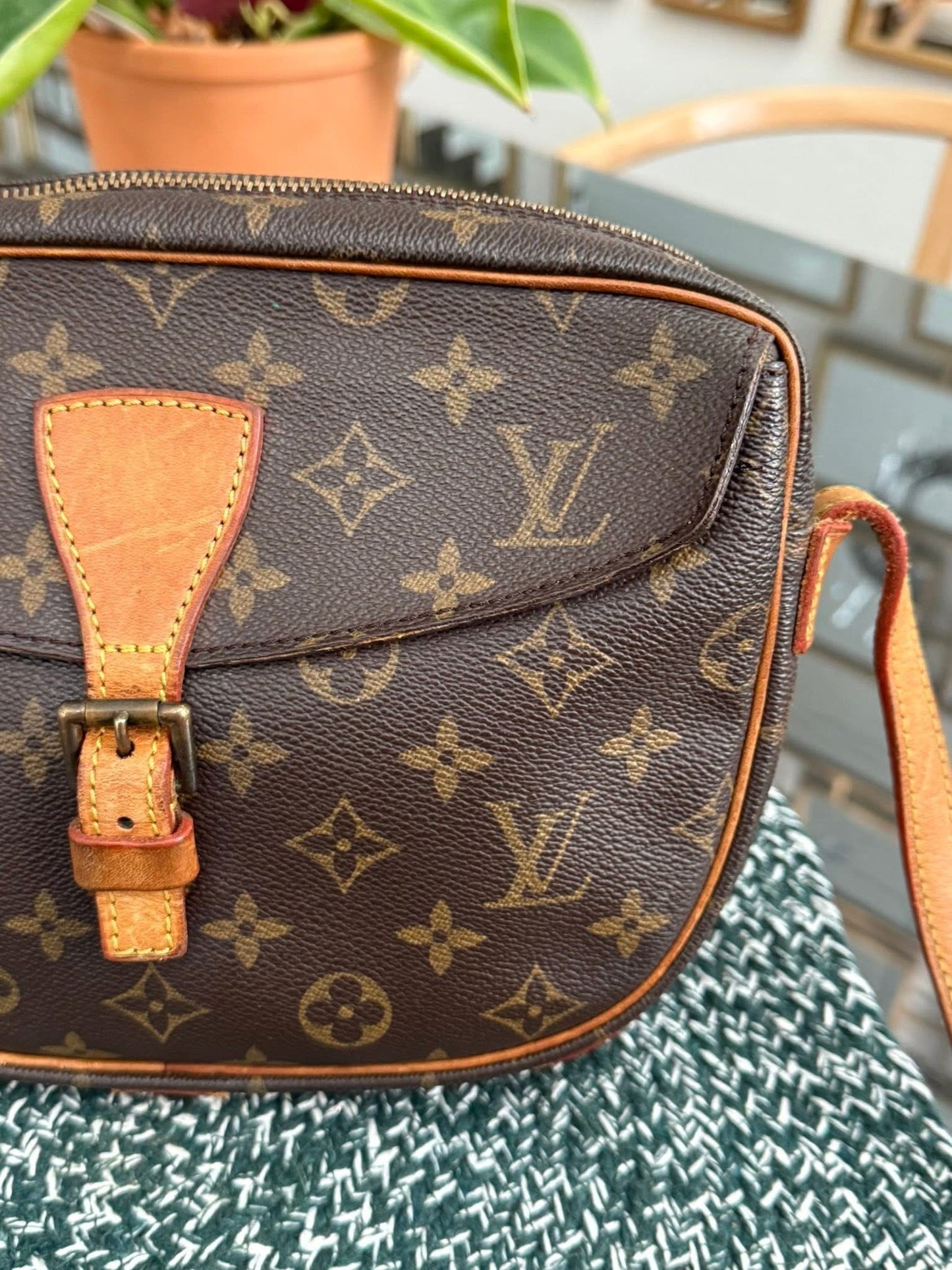 Jeaunefille MM Crossbody 📅 Year: 1989