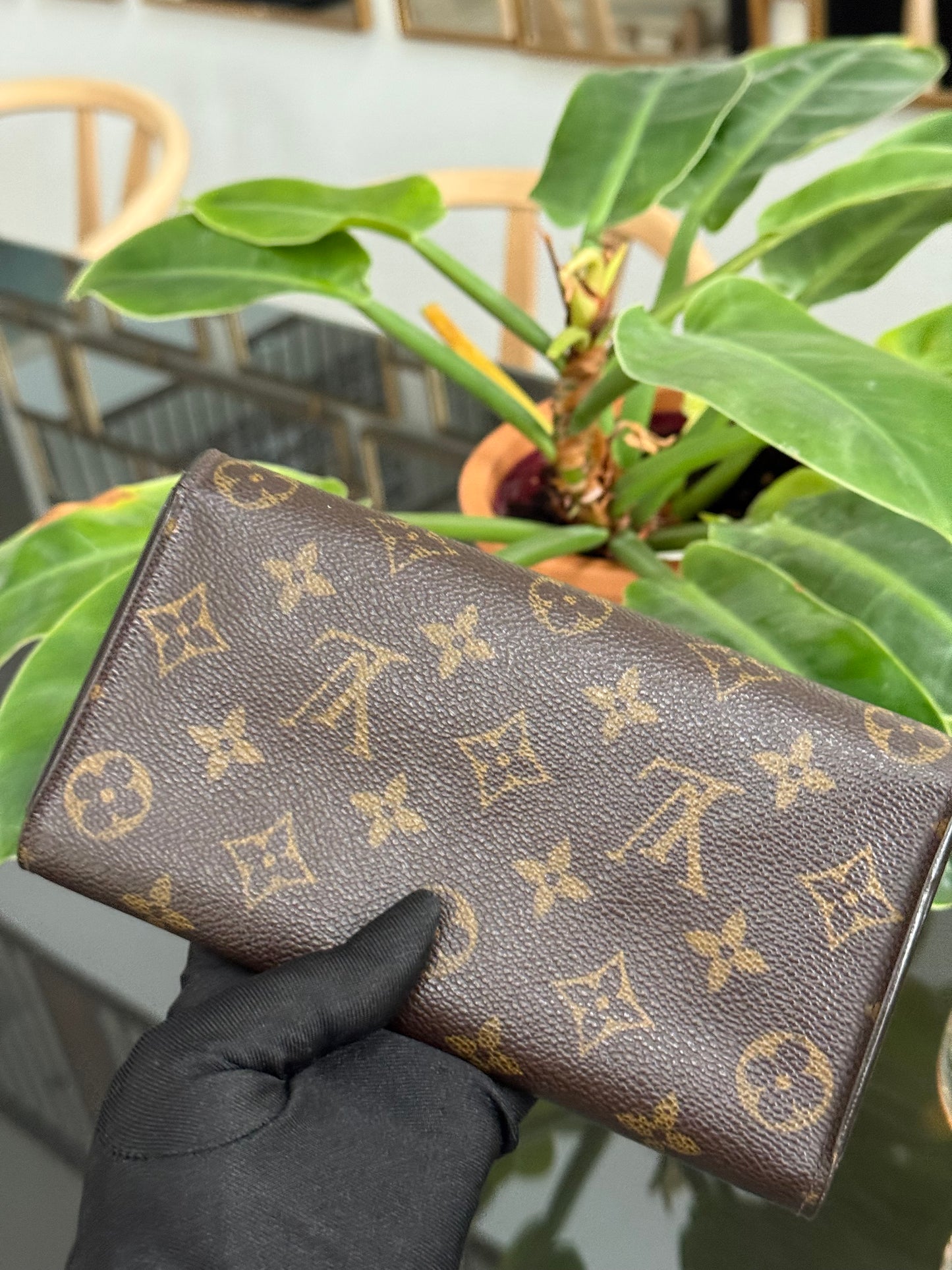 International Wallet in Monogram 🗓️ Year: 2003