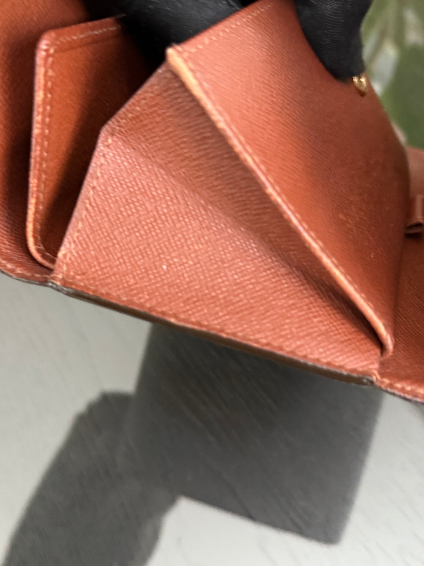 International Wallet with 8 Cardholders 🗓️ Year: 2000