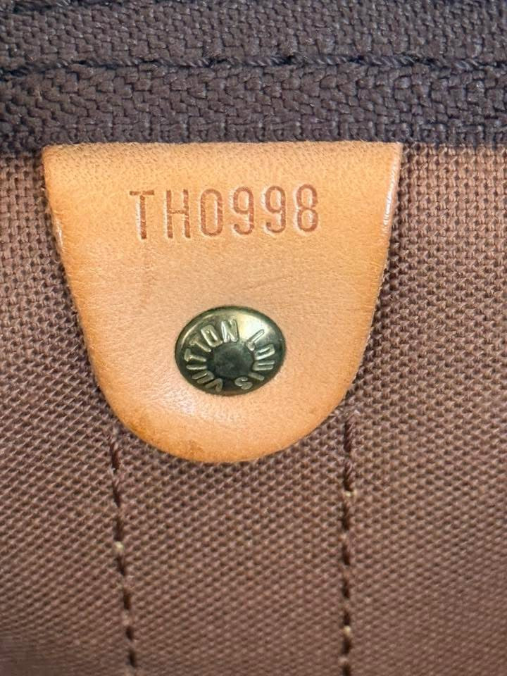 Keepall 45 Bandoulier with Original Strap, Luggage tag and Poignet 📅 Year: 1998
