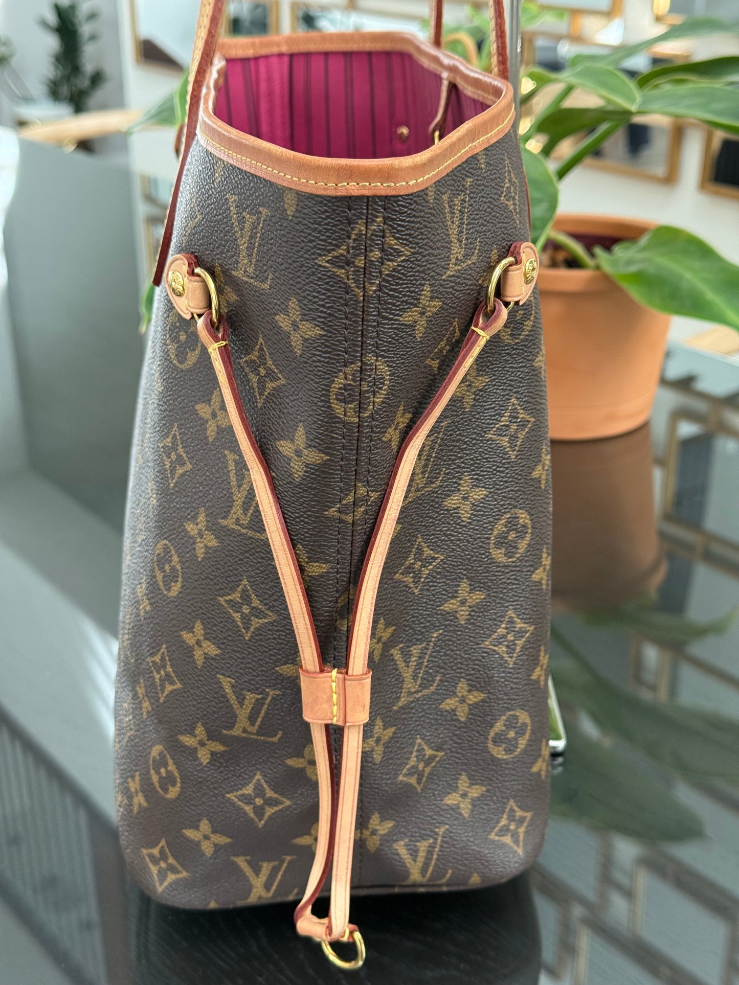 Neverfull MM Monogram in Peony with Dustbag 📅 Year: 2020