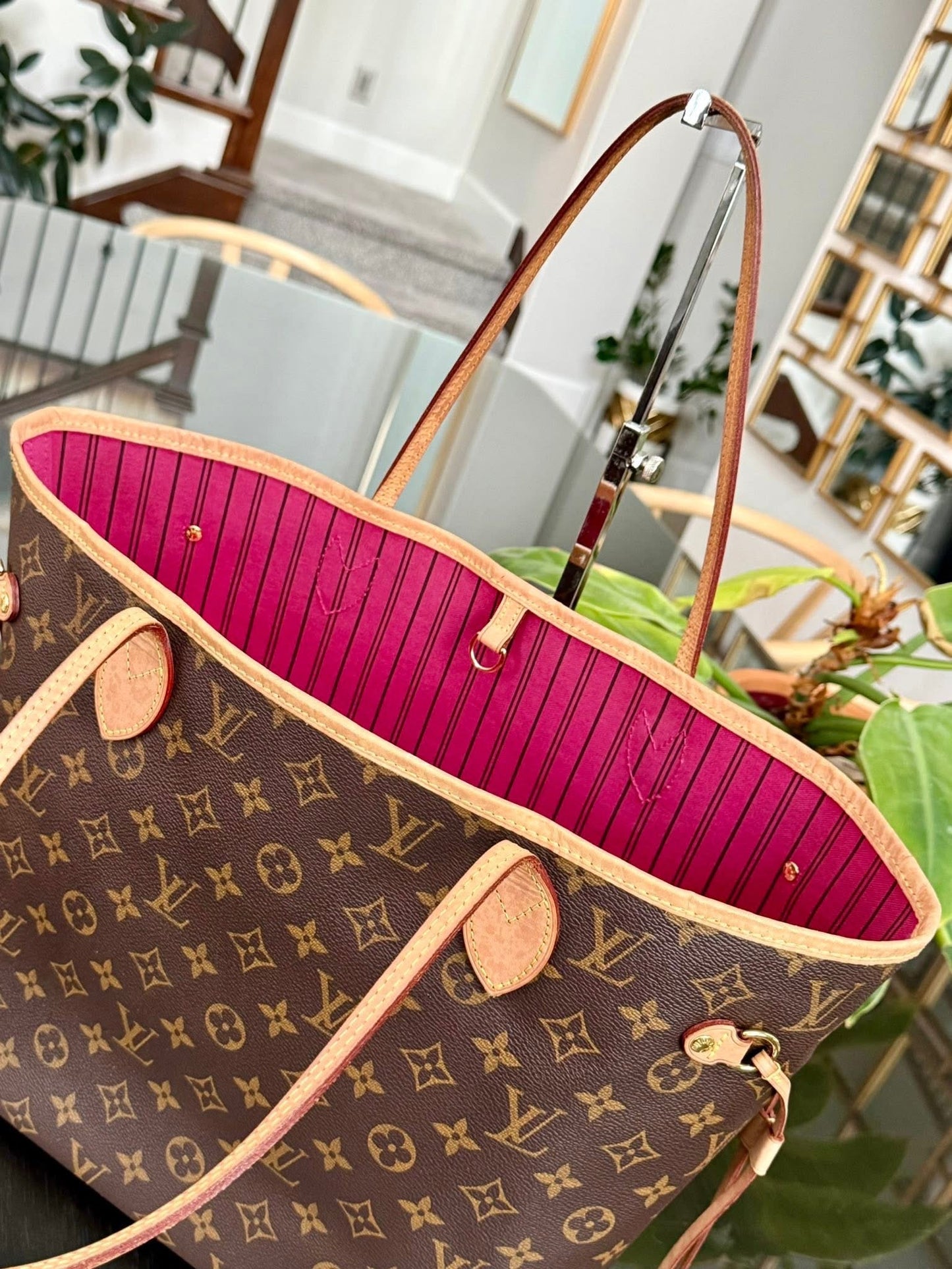 Neverfull MM in Peony interior with Dustbag 🌺 📅 Year: 2020
