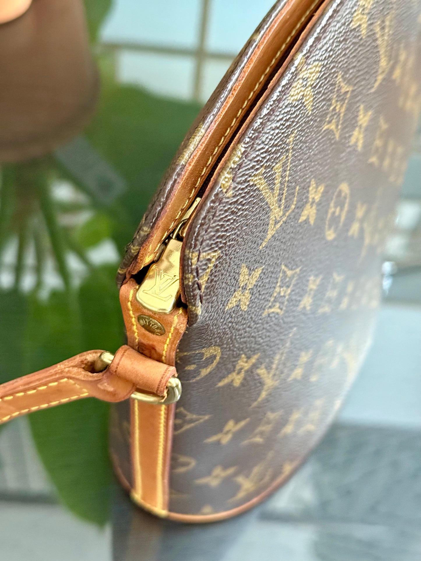 Drouot Crossbody 📅 Year: 2000