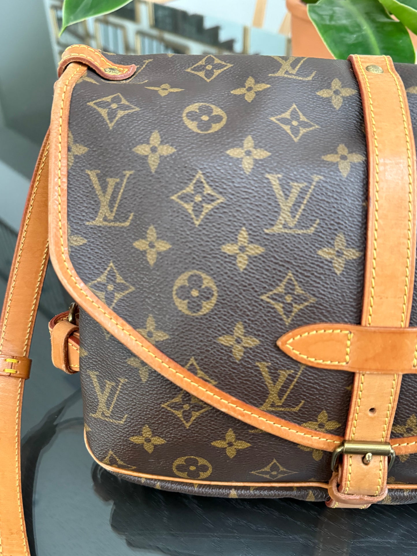 Saumur 30 Crossbody 🌺 Year: 1989