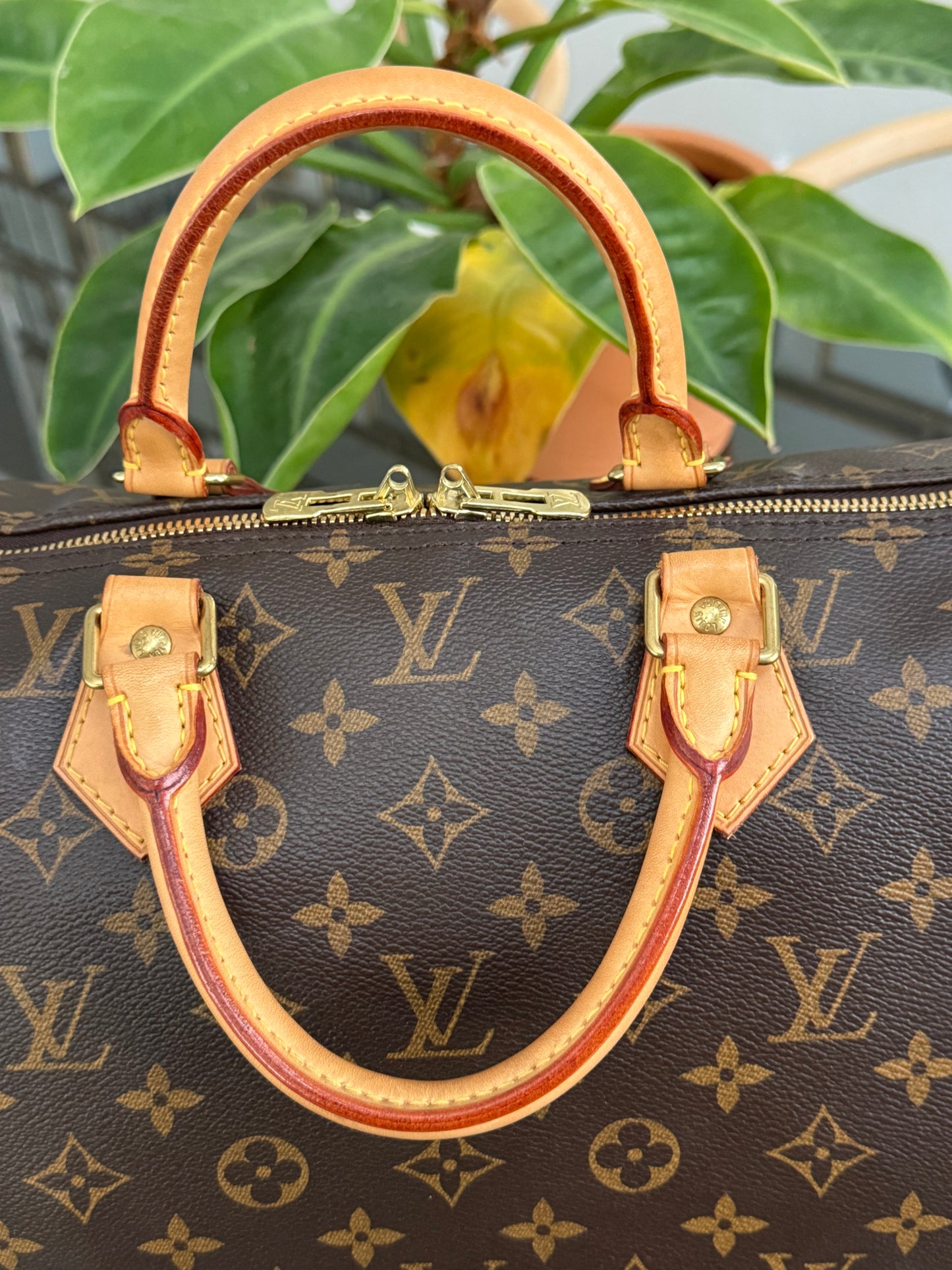 Speedy 40 Bandoulier in Monogram with Lock 🔐, Key and Dustbag 🗓️ Year: 2012